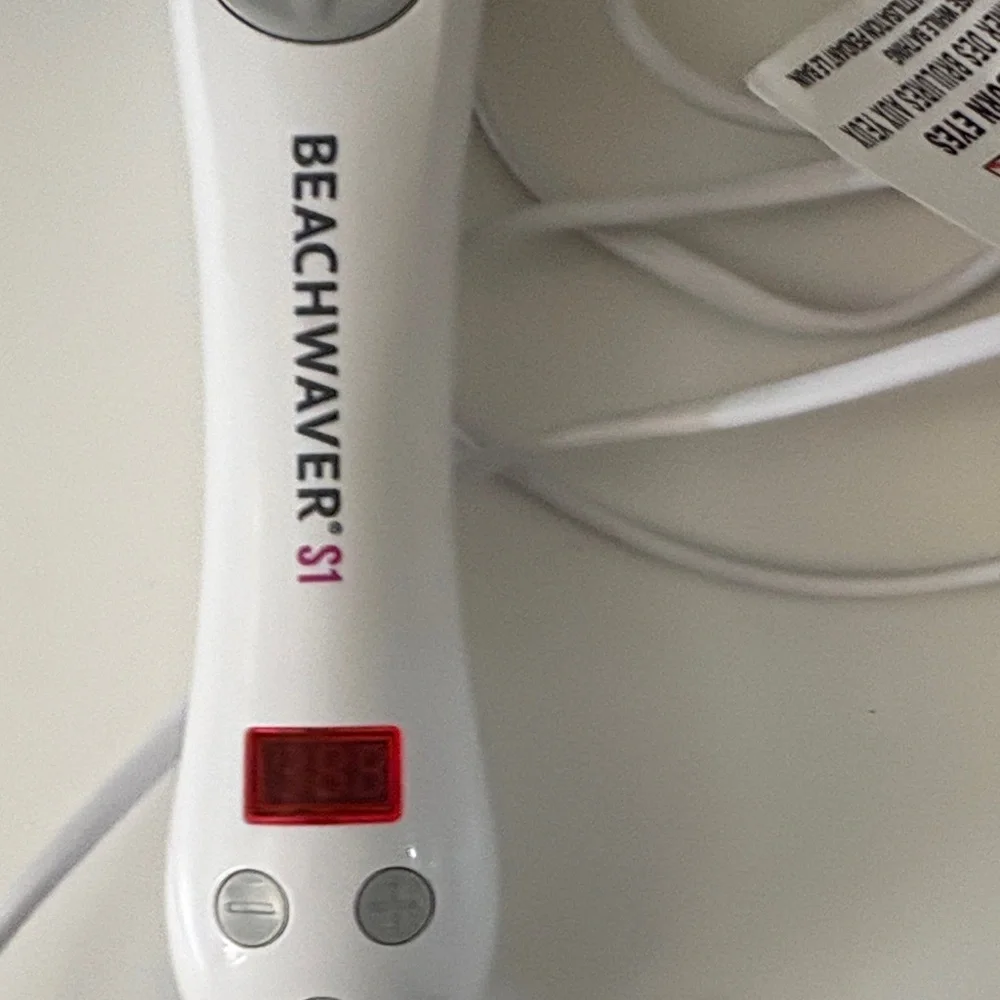 Beachwaver S1 Ceramic Curling Wand in White and Silver